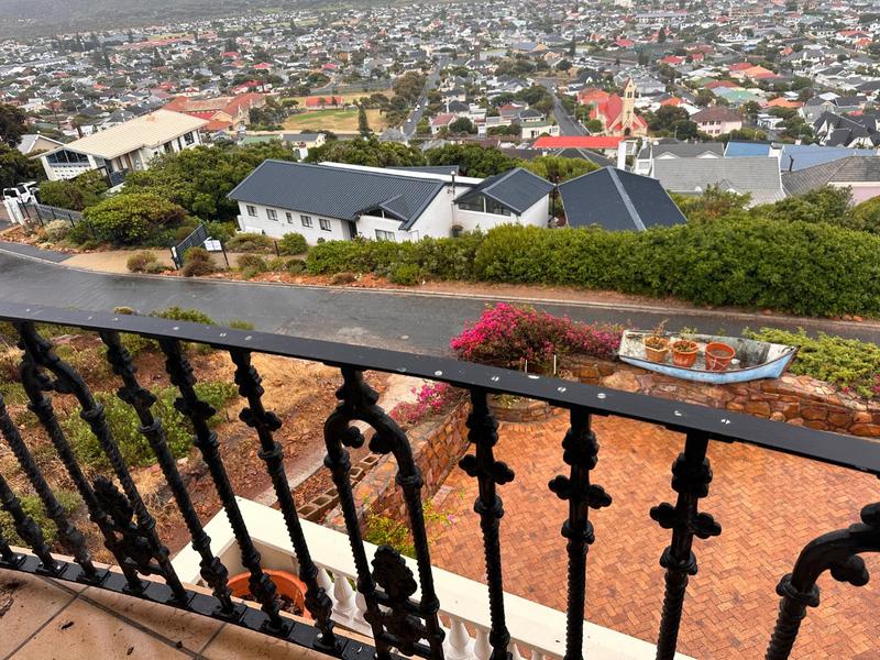To Let 4 Bedroom Property for Rent in Fish Hoek Western Cape